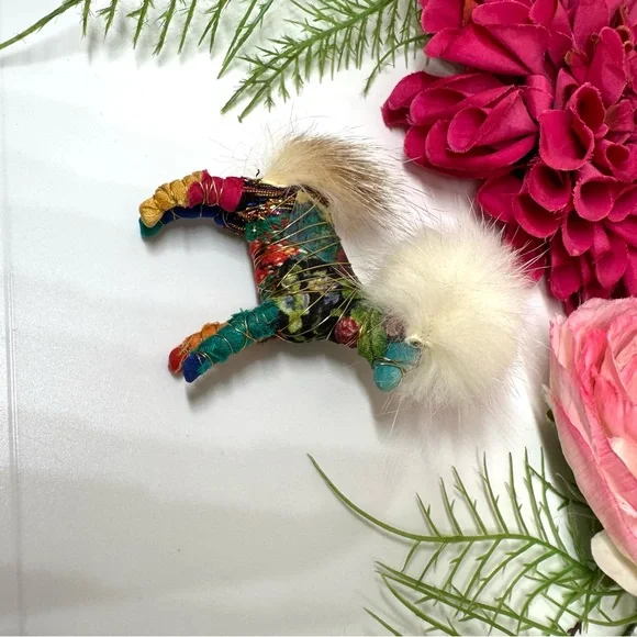 VINTAGE⚜️Handmade Patchwork Horse Pin With Real Fur - Picture 5 of 6